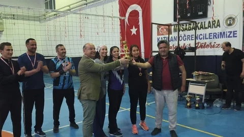 Şehit Öğretmen İçin Voleybol Turnuvası Sona Erdi