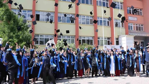 Oltu’da Mezuniyet Töreni Coşkusu
