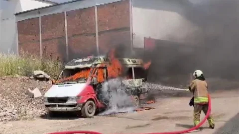 Kahramanmaraş'ta Minibüs Yangını Çıktı