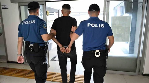 Kırmızı Bültenle Aranan Hükümlü Mersin'de Yakalandı