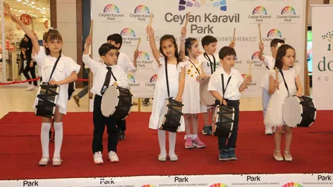 Diyarbakır'da Bahar Şenliği Coşkusu