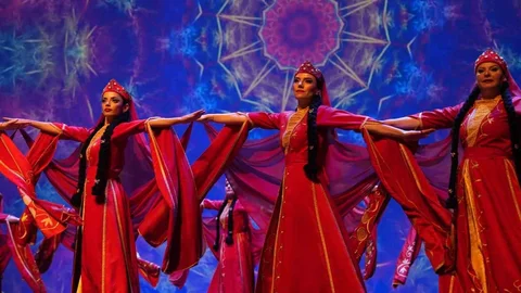 Denizli'de Halk Dansları Şöleni Gerçekleşti