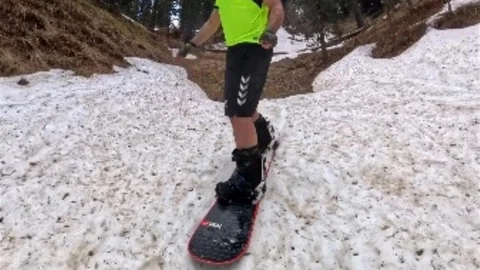 Kars'ta Haziranda Sıra Dışı Snowboard Deneyimi