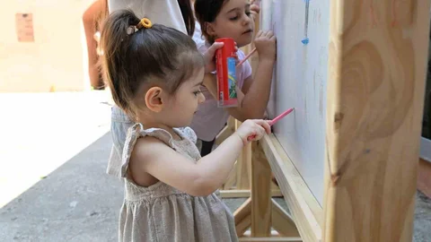 Manisa'da Çocuklar Resimlerle Hayallerini Anlattı