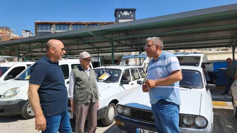 Demirci'de Oto Pazarı Yoğun İlgi Görüyor