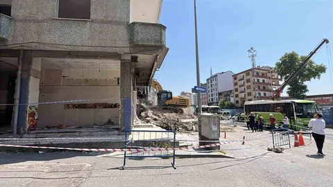 Gebze'de Riskli Yapıların Yıkımına Başlandı