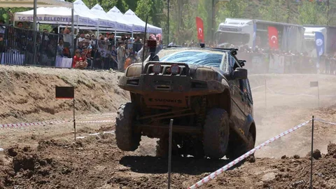 Sivas'ta Off Road Yarışlarında Takla Atan Araç