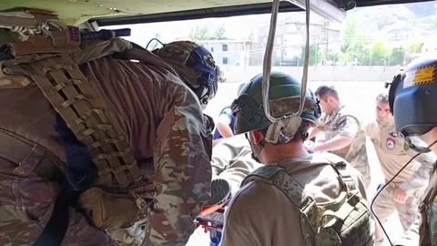 Hakkari'de Kalp Kriziyle Hayatını Kaybeden Vatandaşın Cenazesi Helikopterle Alındı