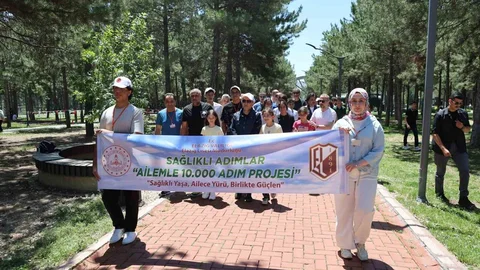 Elazığ'da Ailelerle Sağlıklı Yürüyüş