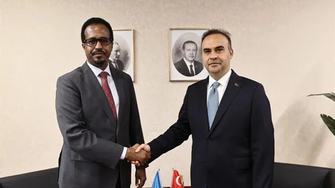 Bakan Kacır'dan Sıfır Atık Forumu'nda Diplomasi Trafiği