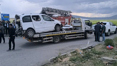 Van'da Feci Trafik Kazası