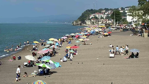 Düzce'de Plajlar Kalabalıklaştı
