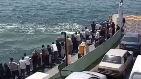 Kocaeli'de Feribottan Düşen Yolcuya Kurtarma Müdahalesi