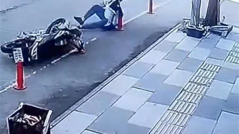 Elazığ'da Motosiklet Kazası Görüntülendi