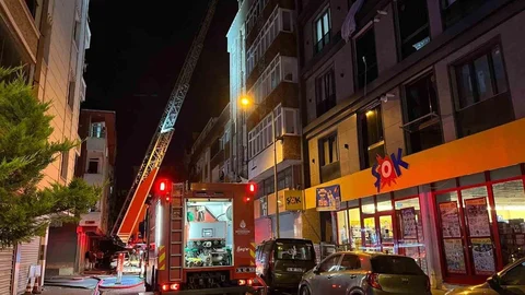 Esenyurt'ta 4 Katlı Binada Yangın Çıktı
