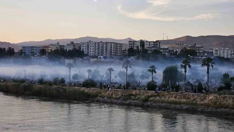 Cizre'de Mangal Dumanı Sis Gibi Göründü