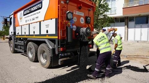 Adıyaman'da Asfalt Yama Robotu Hizmete Girdi