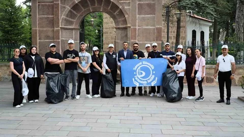 Ertuğrul Gazi Türbesi'nde Temizlik Yapıldı