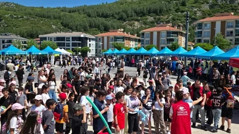 Menteşe'de Çocuk Şenliği Heyecanı