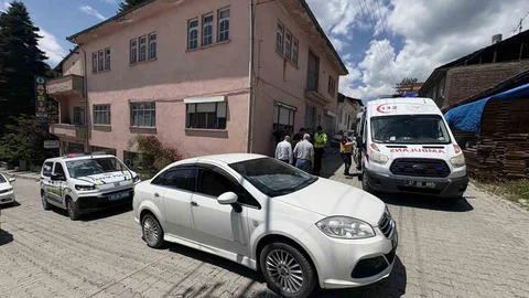Oyun Oynarken Yola Atlayan Çocuğa Otomobil Çarptı
