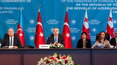 Türkiye-Azerbaycan-Gürcistan Zirvesi Başladı