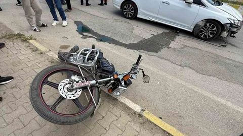Muş'ta Motosiklet ve Otomobil Çarpıştı