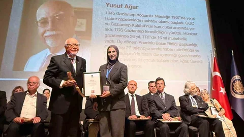 Duayen Gazeteci Ağar’a Ödül Verildi