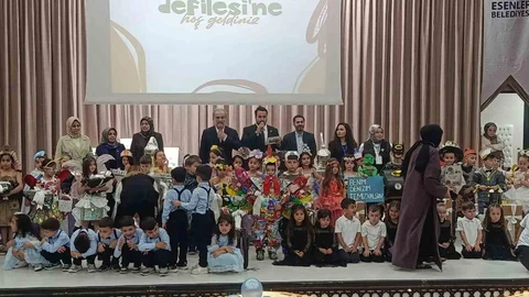Esenler'de Miniklerden Geri Dönüşüm Defilesi