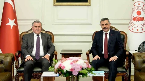 İçişleri ve Gençlik Bakanları Görüştü
