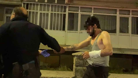 Kayseri'de Bıçakla Kendine Zarar Verdi
