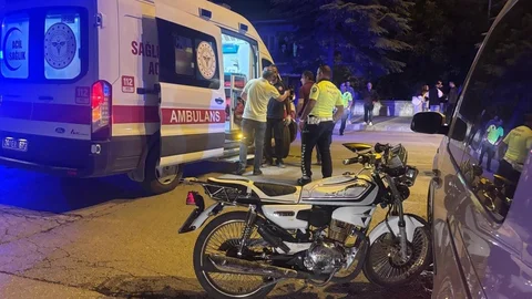 Erzincan'da Motosiklet ve Otomobil Çarpıştı
