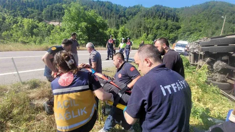 Freni Boşalan Kamyon Devrildi