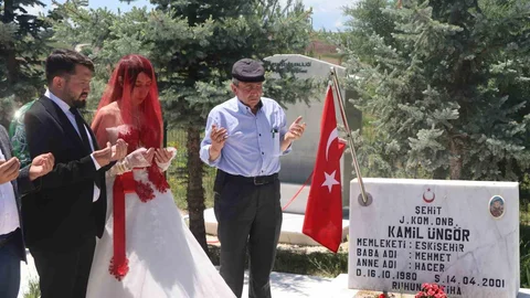 Eskişehir'de Düğün ve Şehit Anısı