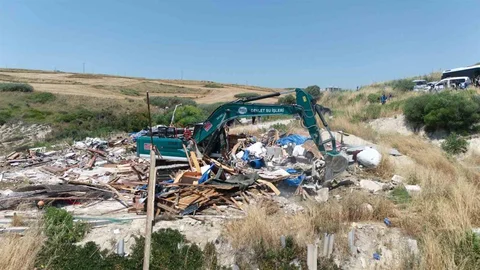 Adana'da Kaçak Yapı Yıkımları Devam Ediyor