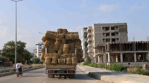 Aşırı Yüklü Pikap Tehlike Saçıyor