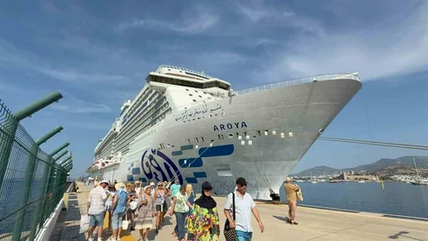 Bodrum'a Gelen Kruvaziyer Gemisi