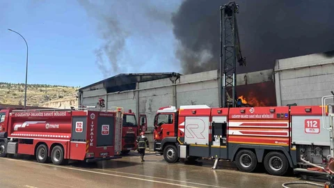 Gaziantep'te Fabrika Yangını Devam Ediyor