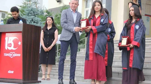 Iğdır'da Mezuniyet Coşkusu