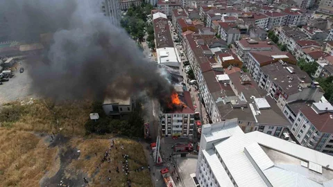 Esenyurt'ta Yangın Paniği İki Binaya Sıçradı