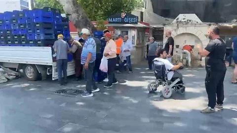 Antalya'da Ücretsiz Domates Dağıtımı