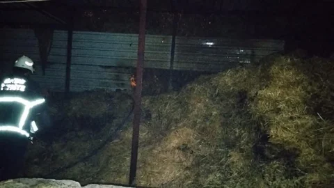 Kumlu'da Samanlık Yangını Kontrol Altına Alındı