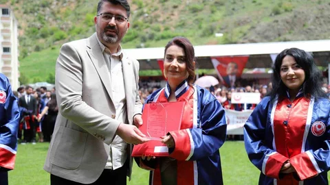 Gümüşhane'de Mezuniyet Sevinci