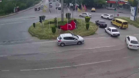 Hatay'da Türk Bayrağını Hızla Kaldırdılar