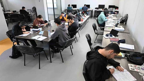 Mersin'de Okuma Salonları Öğrencilere Destek Oluyor