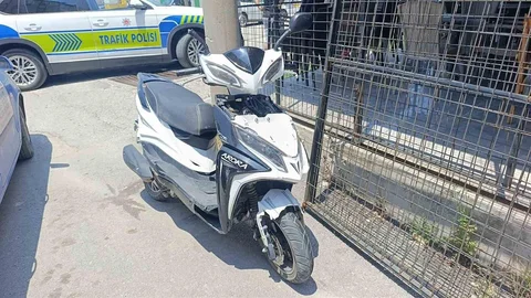 Manavgat'ta Motosiklet ve Otomobil Çarpıştı
