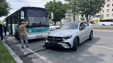 Otomobil ile Otobüs Çarpıştı: 1 Yaralı
