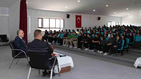 Erciyes Üniversitesi Rektörü Öğrencilerle Bir Araya Geldi