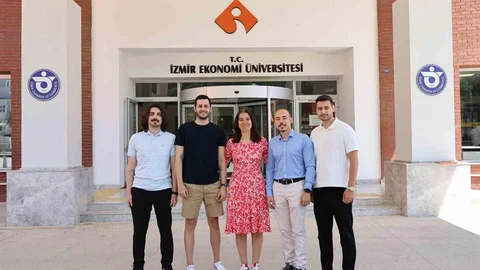 İzmir'de Yenilikçi Ders Çalışma Uygulaması
