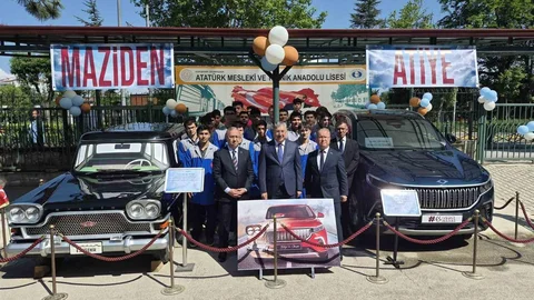 İlk Yerli Otomobiller Yan Yana Sergilendi