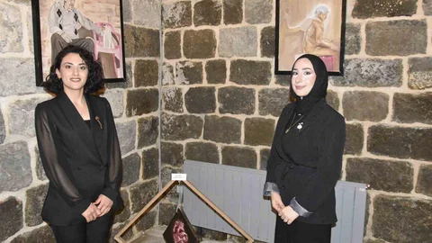 Tarihi Hazo Hanı'nda Duygusal Sanat Sergisi